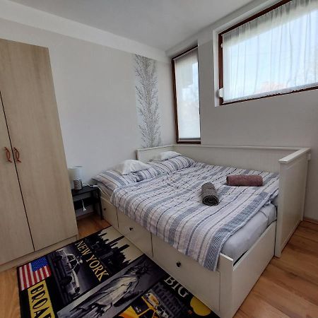 Csaladbarat Vendeglak Szegedi Maganszallashely 9 Fo Reszere, Nagycsaladok Es Barati Tarsasagok Reszere ภายนอก รูปภาพ