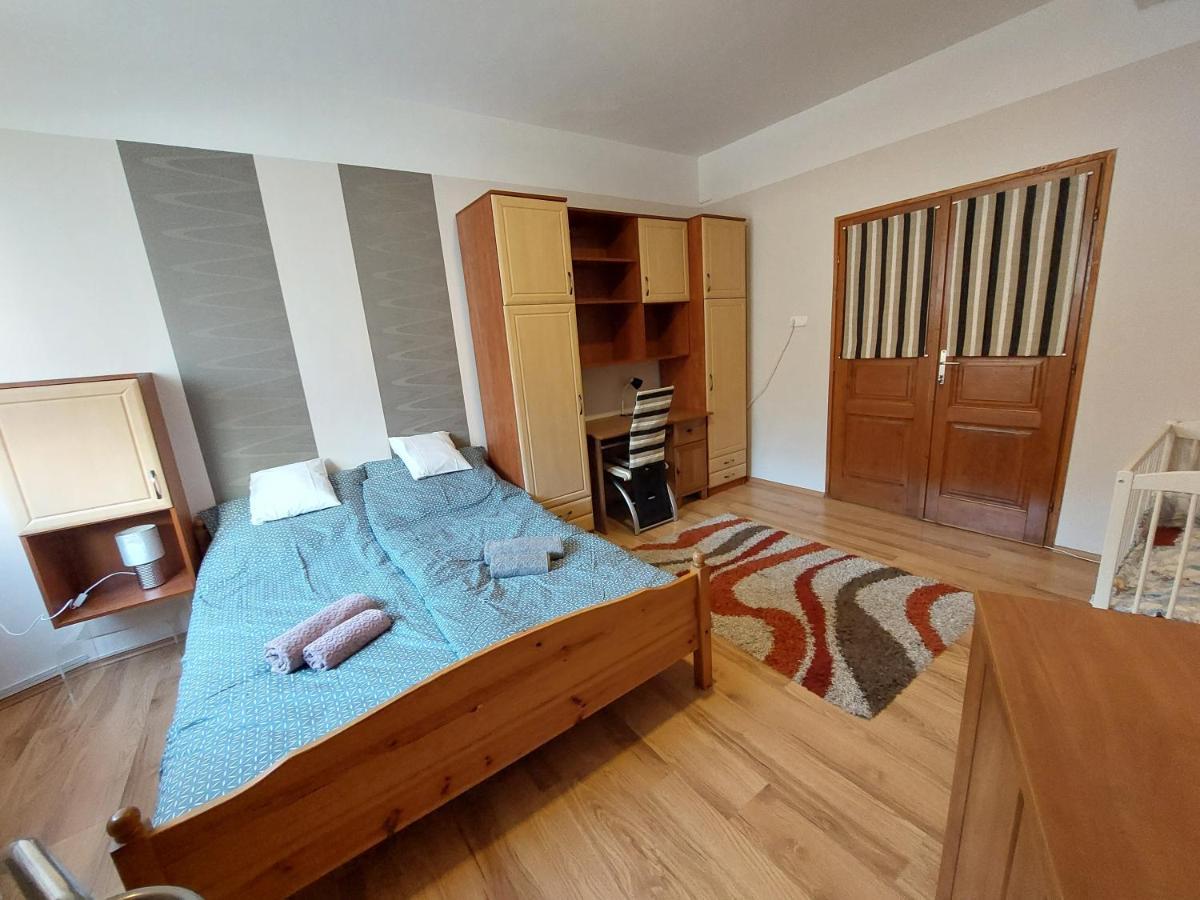Csaladbarat Vendeglak Szegedi Maganszallashely 9 Fo Reszere, Nagycsaladok Es Barati Tarsasagok Reszere ภายนอก รูปภาพ