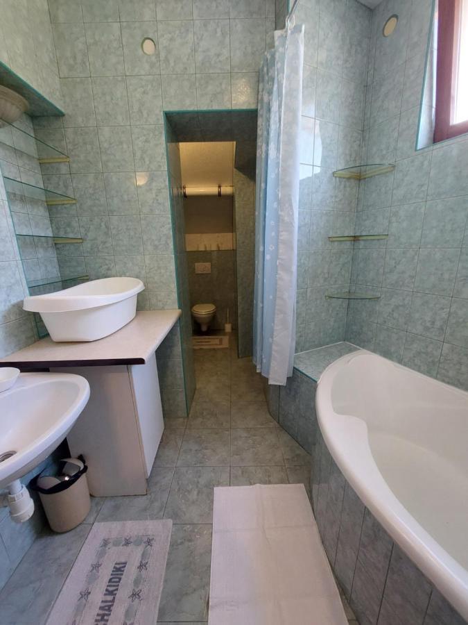 Csaladbarat Vendeglak Szegedi Maganszallashely 9 Fo Reszere, Nagycsaladok Es Barati Tarsasagok Reszere ภายนอก รูปภาพ