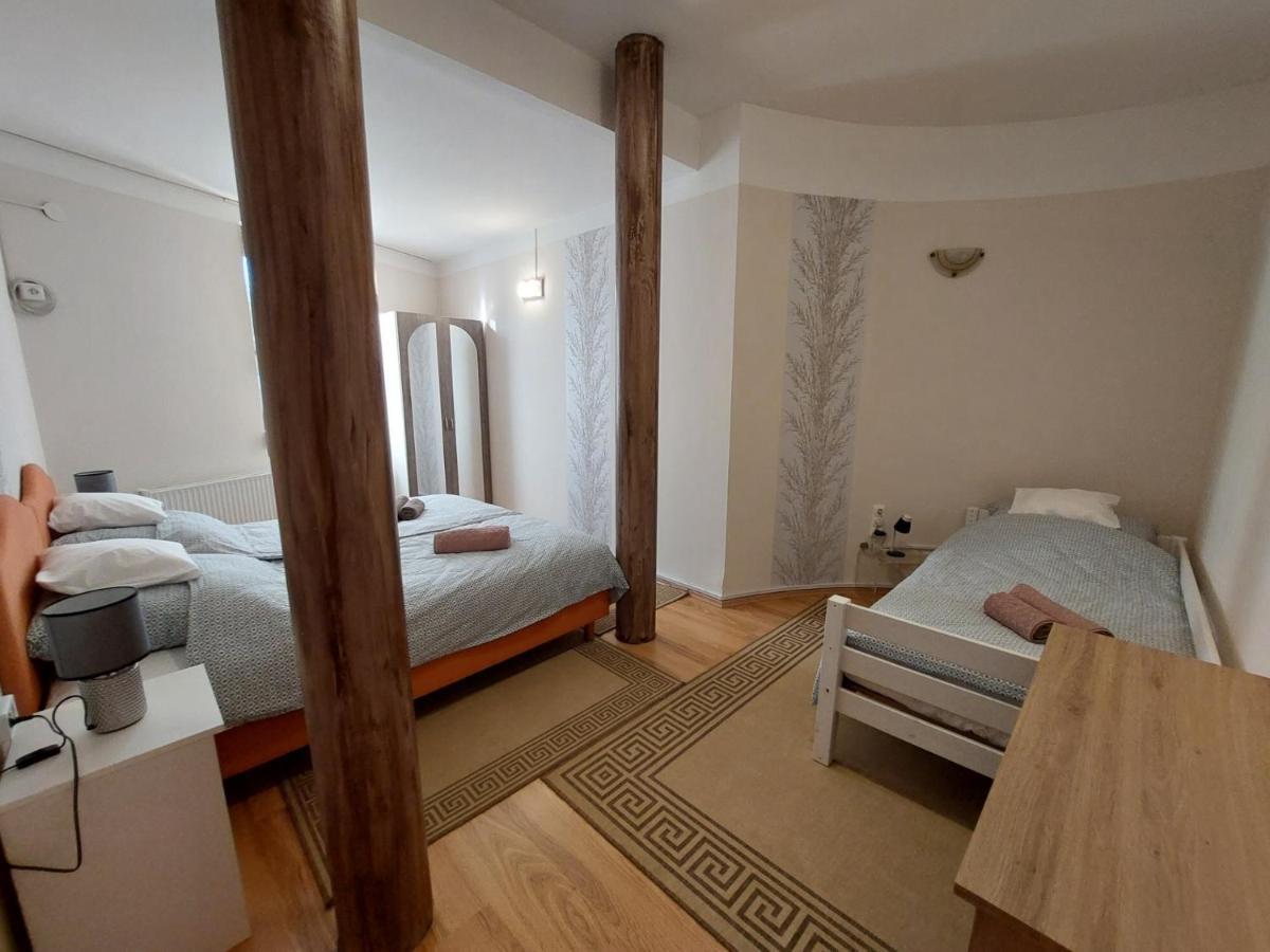 Csaladbarat Vendeglak Szegedi Maganszallashely 9 Fo Reszere, Nagycsaladok Es Barati Tarsasagok Reszere ภายนอก รูปภาพ
