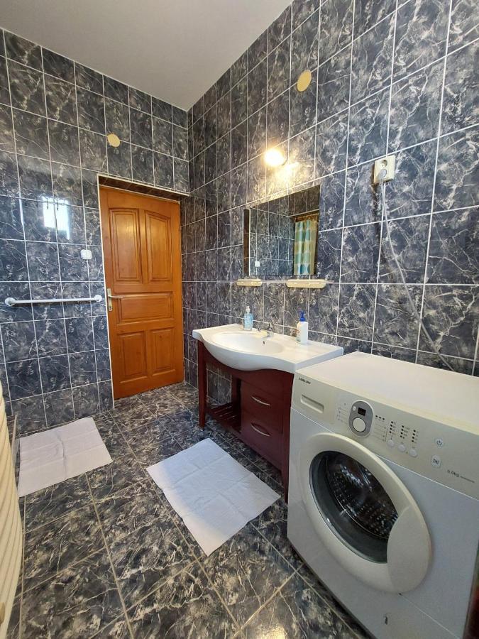 Csaladbarat Vendeglak Szegedi Maganszallashely 9 Fo Reszere, Nagycsaladok Es Barati Tarsasagok Reszere ภายนอก รูปภาพ