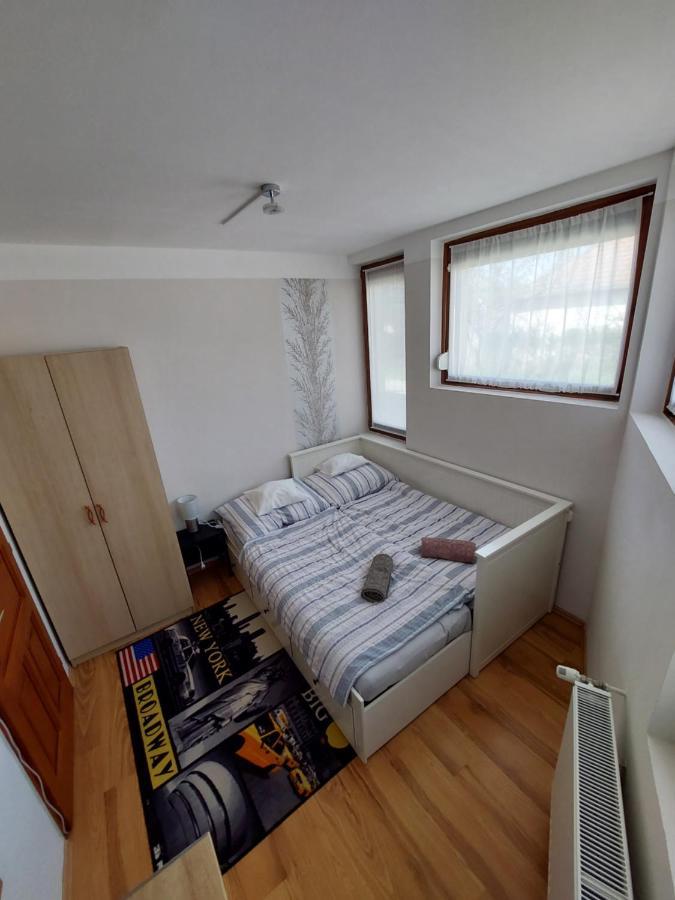 Csaladbarat Vendeglak Szegedi Maganszallashely 9 Fo Reszere, Nagycsaladok Es Barati Tarsasagok Reszere ภายนอก รูปภาพ