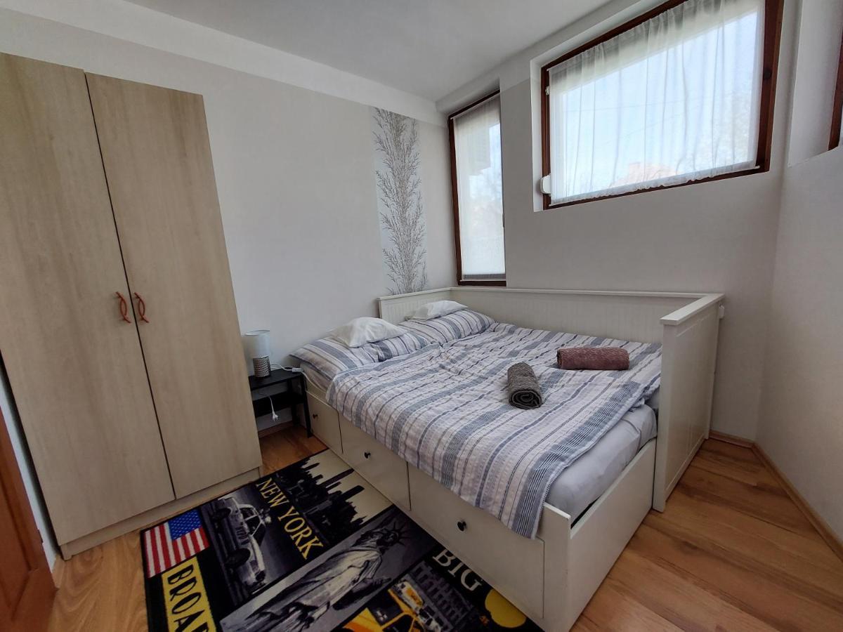 Csaladbarat Vendeglak Szegedi Maganszallashely 9 Fo Reszere, Nagycsaladok Es Barati Tarsasagok Reszere ภายนอก รูปภาพ